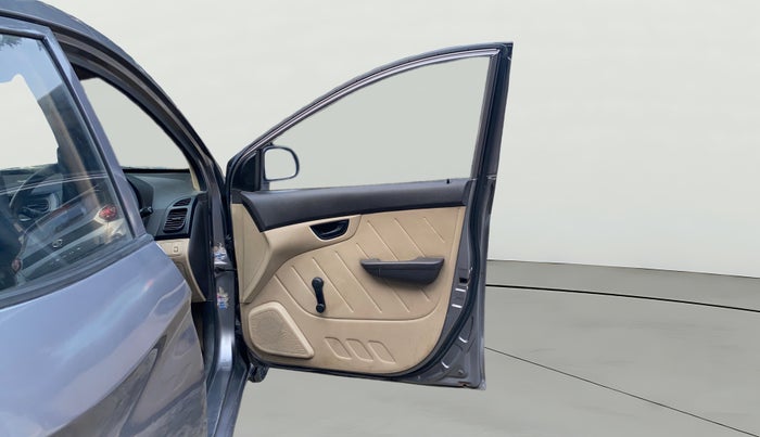 2013 Hyundai Eon D-LITE+, Petrol, Manual, 79,459 km, RHS Front Door