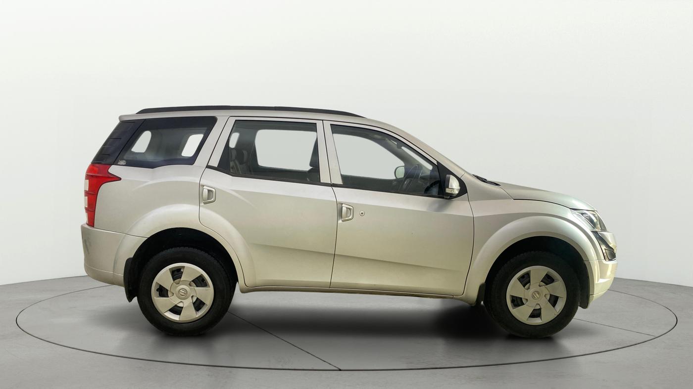 2017 Mahindra XUV500 W4, Diesel, Manual, 1,02,257 km, Right Side View
