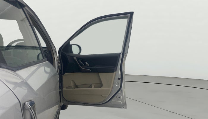 2017 Mahindra XUV500 W6 1.99, Diesel, Manual, 63,827 km, RHS Front Door