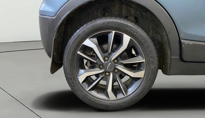 2019 Mahindra XUV300 W8 (O) 1.5 DIESEL AMT, Diesel, Automatic, 81,169 km, Right Rear Wheel