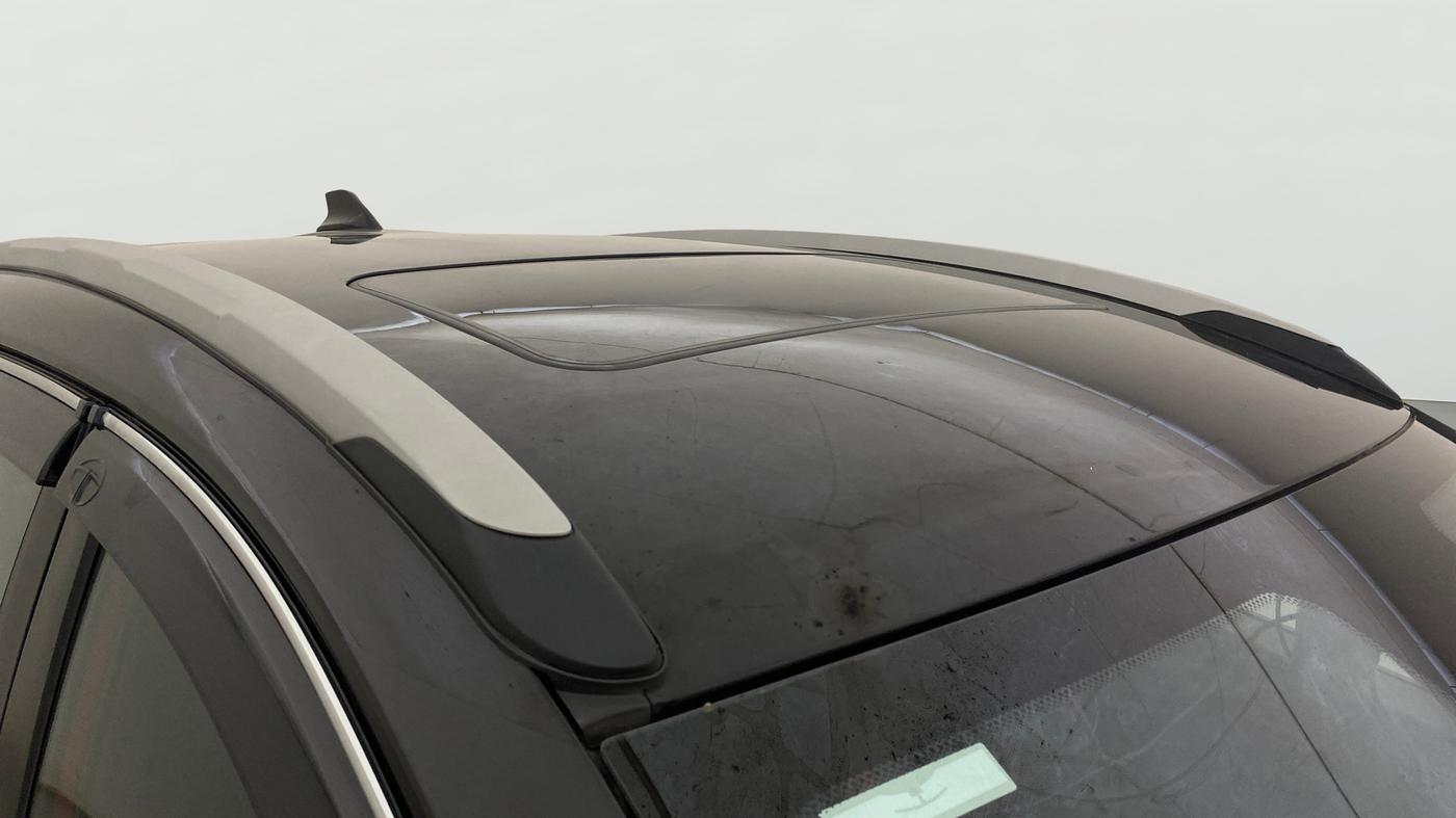 2024 Tata NEXON FEARLESS SUNROOF DUAL TONE 1.2 PETROL, Petrol, Manual, 5,972 km, Roof