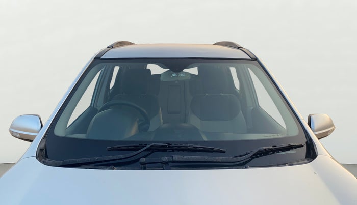 2017 Mahindra XUV500 W6, Diesel, Manual, 1,18,431 km, Front Windshield