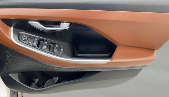 2021 Hyundai ALCAZAR PRESTIGE 2.0 MT 7STR, Petrol, Manual, 29,221 km, Driver Side Door Panels Control