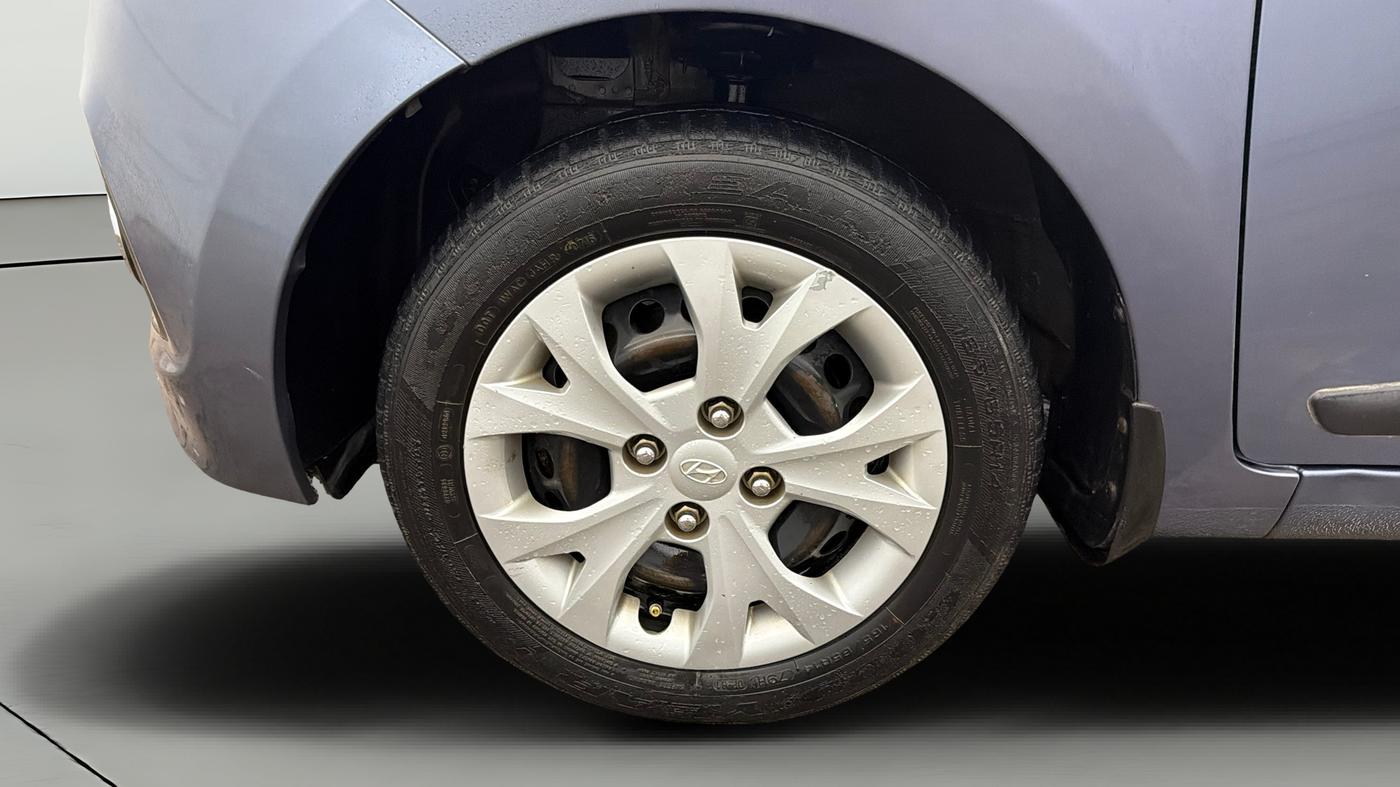 2016 Hyundai Grand i10 SPORTZ 1.2 KAPPA VTVT, Petrol, Manual, 35,689 km, Left Front Wheel