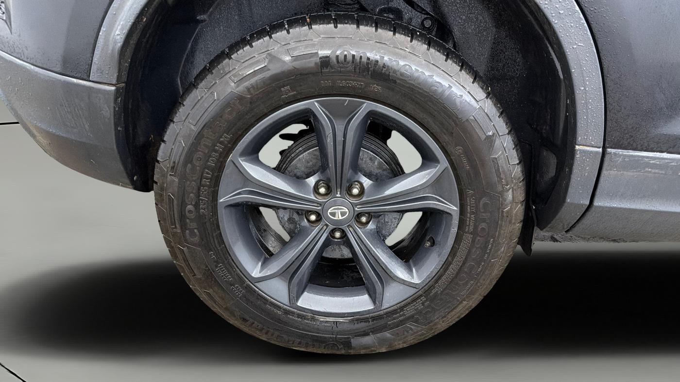 2021 Tata Harrier XT PLUS 2.0L KRYOTEC DARK EDITON, Diesel, Manual, 92,452 km, Right Rear Wheel