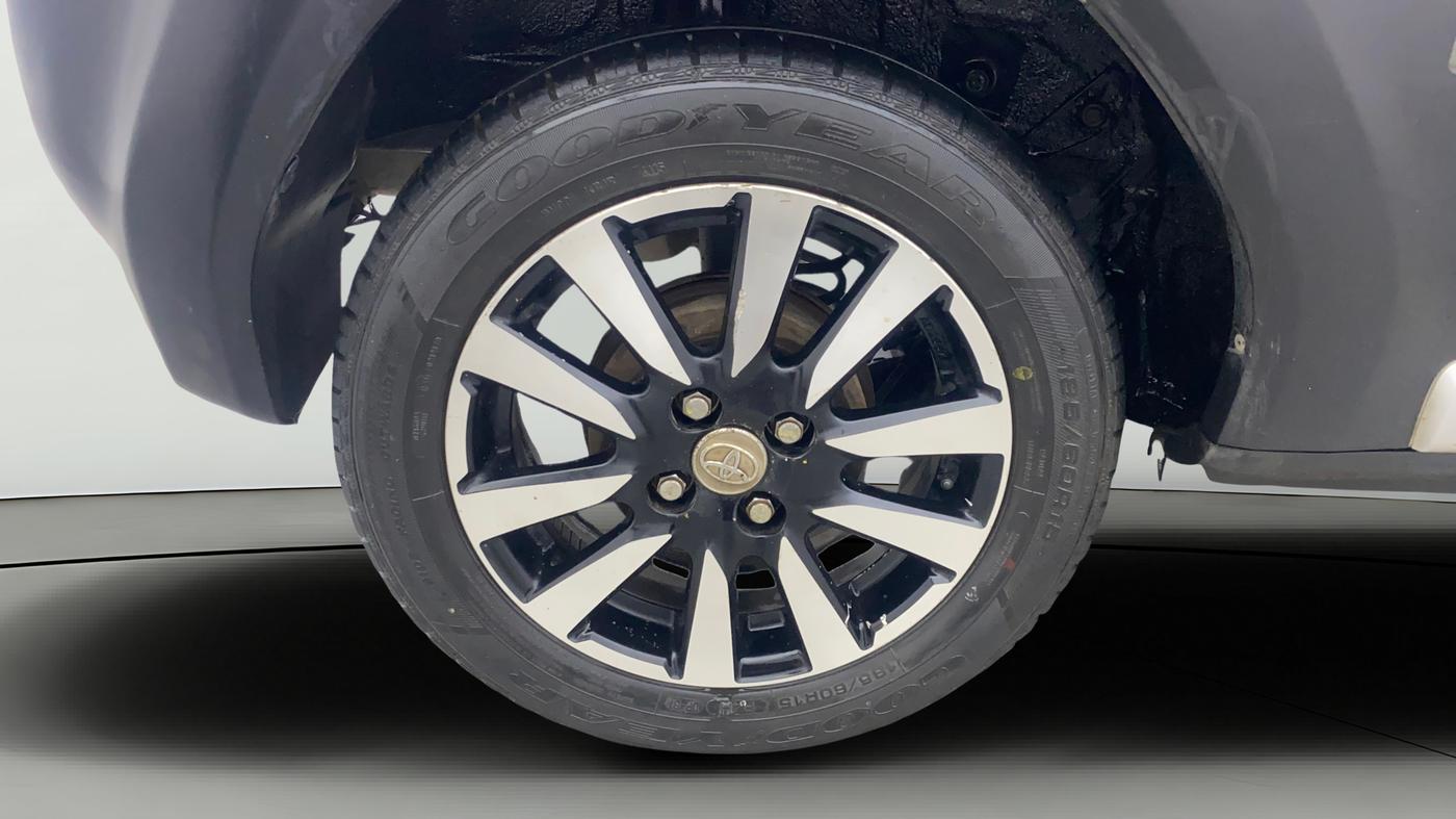 2015 Toyota Etios CROSS 1.2 G, Petrol, Manual, 81,910 km, Right Rear Wheel
