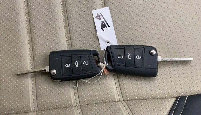 2022 Skoda SLAVIA AMBITION 1.0L TSI MT, Petrol, Manual, 31,455 km, Key Close Up