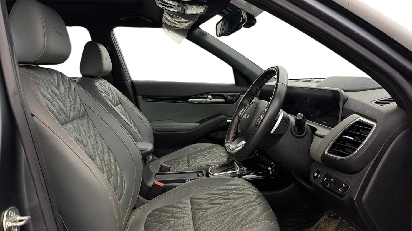 2023 KIA SELTOS  X LINE 1.5 TURBO PETROL DCT, Petrol, Automatic, 42,501 km, Right Side Front Door Cabin