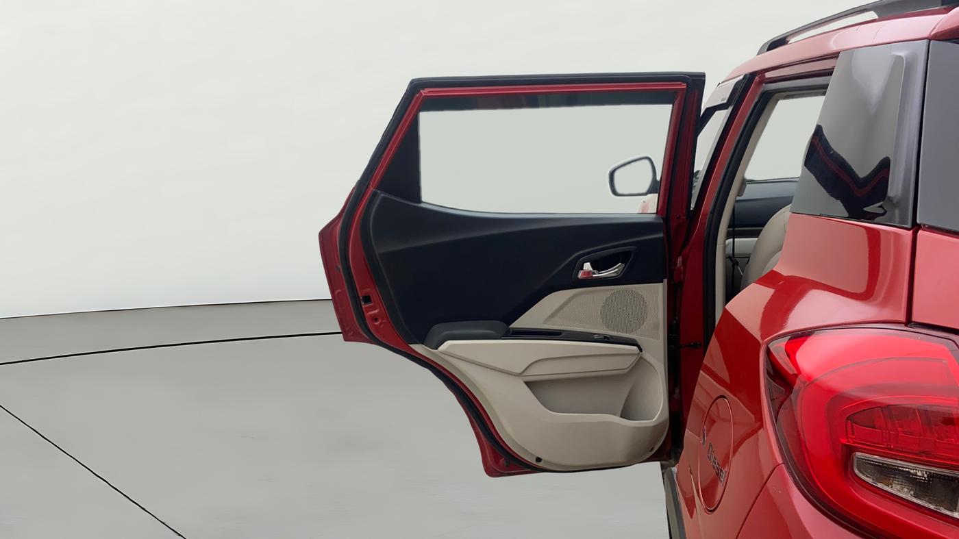 2019 Mahindra XUV300 W8 (O) 1.5 DIESEL, Diesel, Manual, 72,217 km, LHS Rear Door