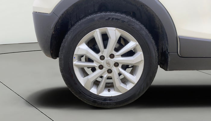 2021 Mahindra XUV300 W8 1.5 DIESEL, Diesel, Manual, 1,28,080 km, Right Rear Wheel