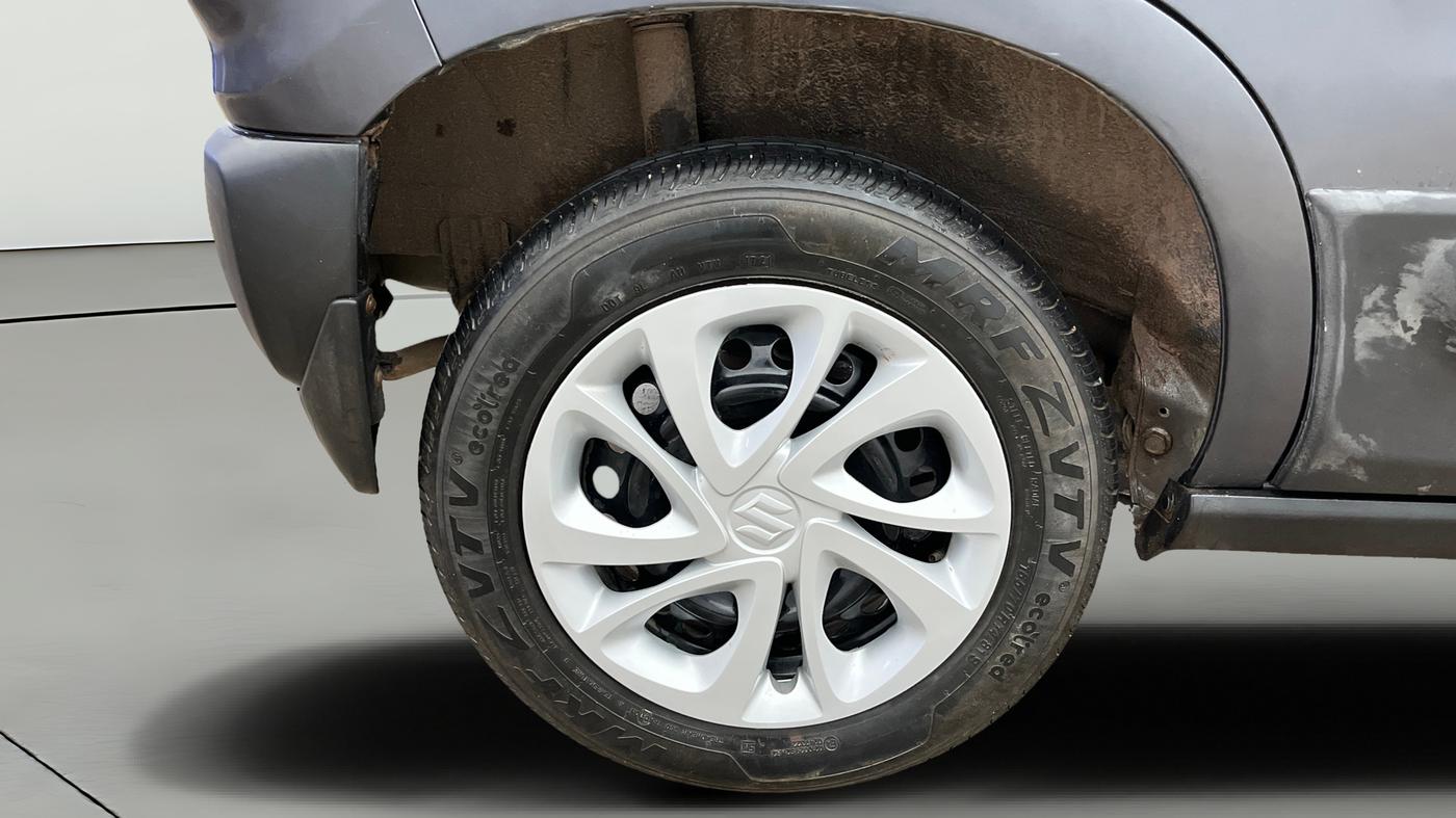 2022 Maruti S PRESSO VXI (O), Petrol, Manual, 27,839 km, Right Rear Wheel