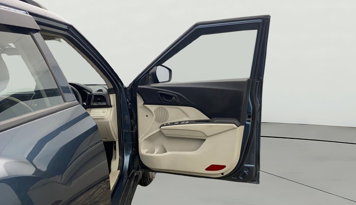 2023 Mahindra XUV300 W4 1.2 PETROL, Petrol, Manual, 84,262 km, RHS Front Door