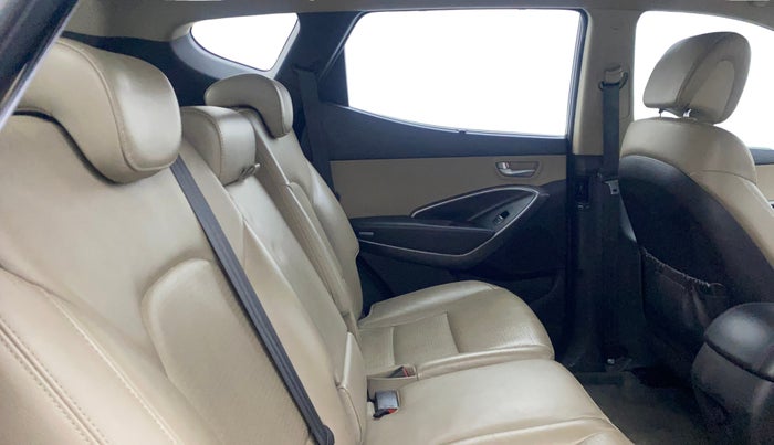 2014 Hyundai Santa Fe 4 WD AT, Diesel, Automatic, 88,620 km, Right Side Rear Door Cabin