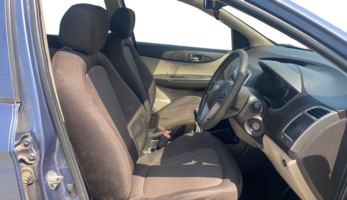 2013 Hyundai i20 SPORTZ 1.2, CNG, Manual, 96,264 km, Right Side Front Door Cabin