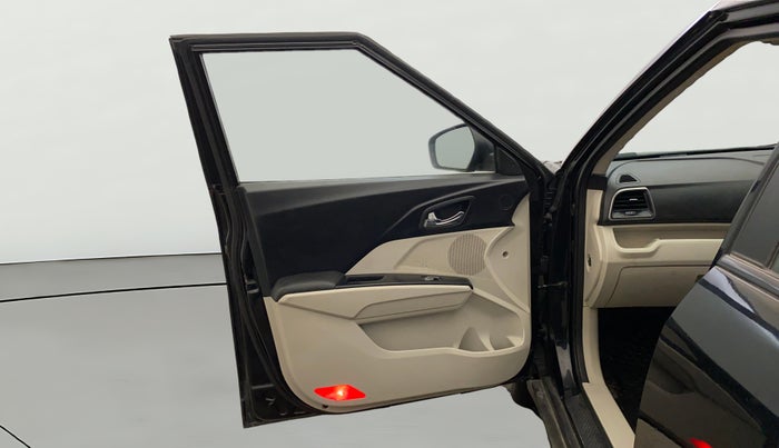 2020 Mahindra XUV300 W8 1.2 PETROL, Petrol, Manual, 50 km, LHS Front Door