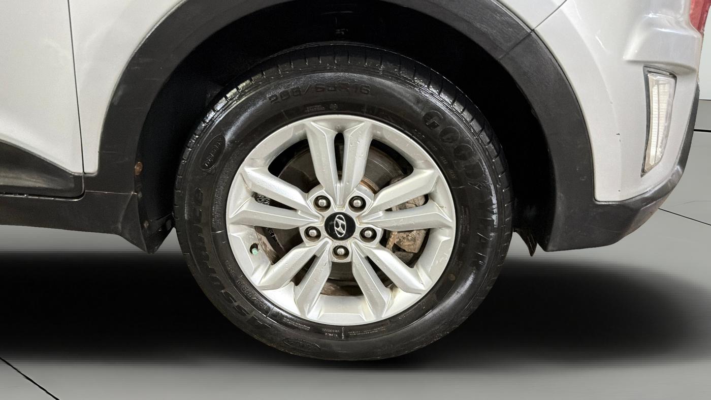 2016 Hyundai Creta S PLUS 1.6 AT DIESEL, Diesel, Automatic, 79,071 km, Right Front Wheel