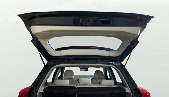 2023 Mahindra XUV300 W8 (O) 1.2 PETROL, Petrol, Manual, 27,501 km, Boot Door Open