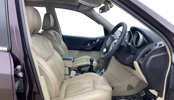 2017 Mahindra XUV500 W10, Diesel, Manual, 83,342 km, Right Side Front Door Cabin