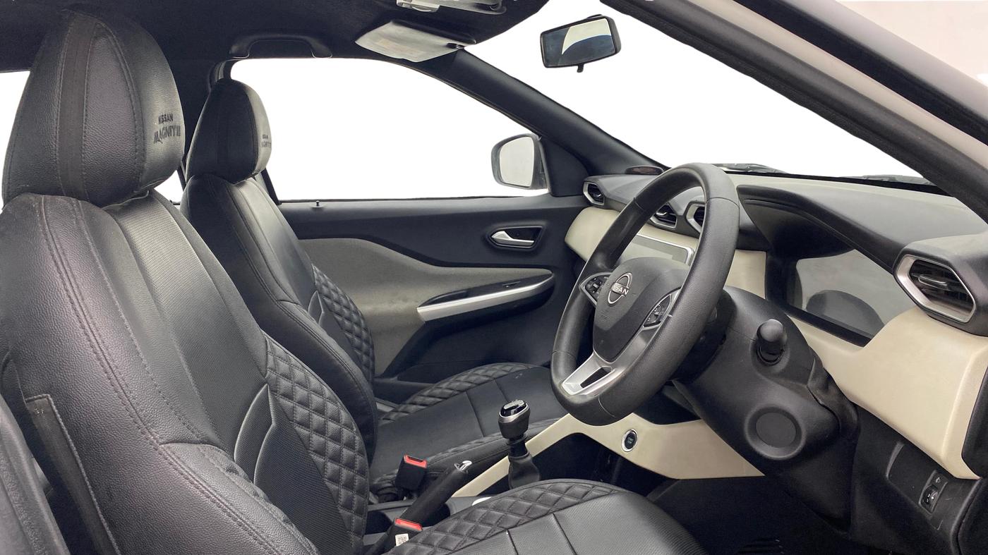 2022 Nissan MAGNITE XV DUAL TONE, Petrol, Manual, 32,825 km, Right Side Front Door Cabin