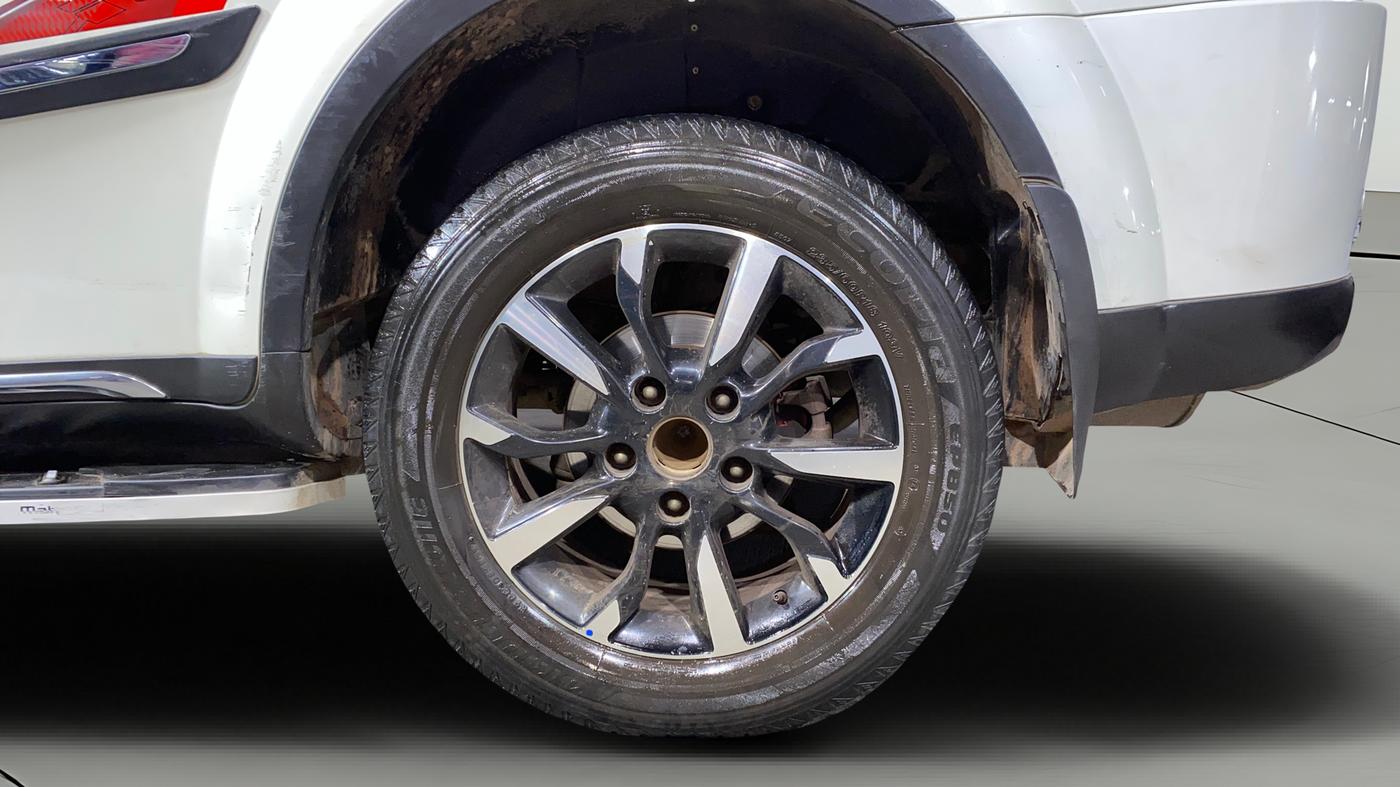 2019 Mahindra XUV500 W11, Diesel, Manual, 35,341 km, Left Rear Wheel