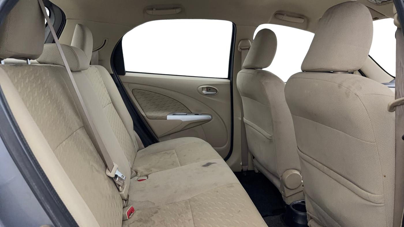 2018 Toyota Etios Liva V, Petrol, Manual, 33,406 km, Right Side Rear Door Cabin