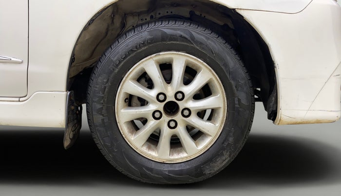 2014 Toyota Innova 2.5 ZX 7 STR, Diesel, Manual, 1,70,000 km, Right Front Wheel