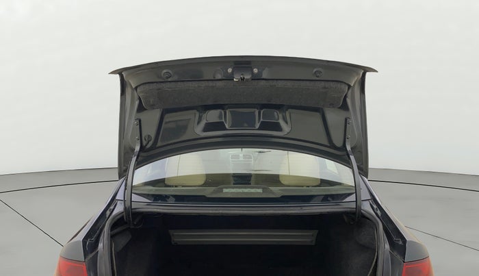 2016 Volkswagen Vento HIGHLINE 1.6 MPI, Petrol, Manual, 1,13,438 km, Boot Door Open