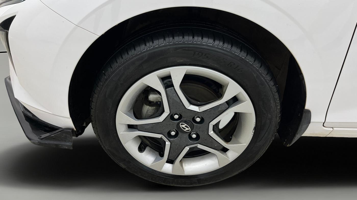 2025 Hyundai NEW I20 Sportz (O) 1.2 IVT, Petrol, Automatic, 11,272 km, Left Front Wheel