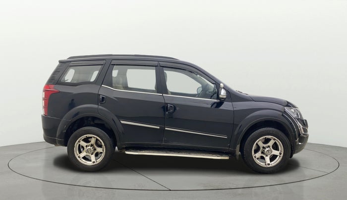 2015 Mahindra XUV500 W6, Diesel, Manual, 1,13,116 km, Right Side View