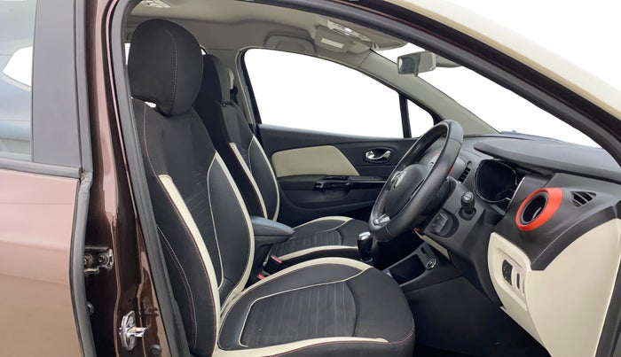 2018 Renault Captur RXT PETROL DUAL TONE, Petrol, Manual, 60,975 km, Right Side Front Door Cabin