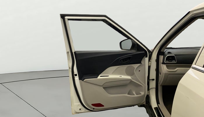 2022 Mahindra XUV300 W4 1.2 PETROL, Petrol, Manual, 56,241 km, LHS Front Door