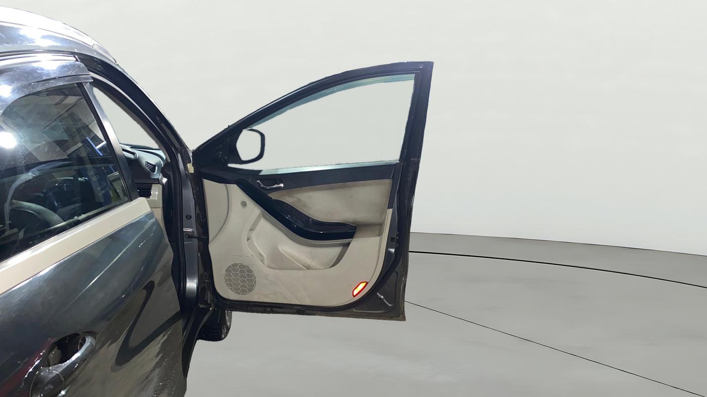 2022 Tata NEXON XZ PLUS PETROL, CNG, Manual, 1,05,744 km, RHS Front Door
