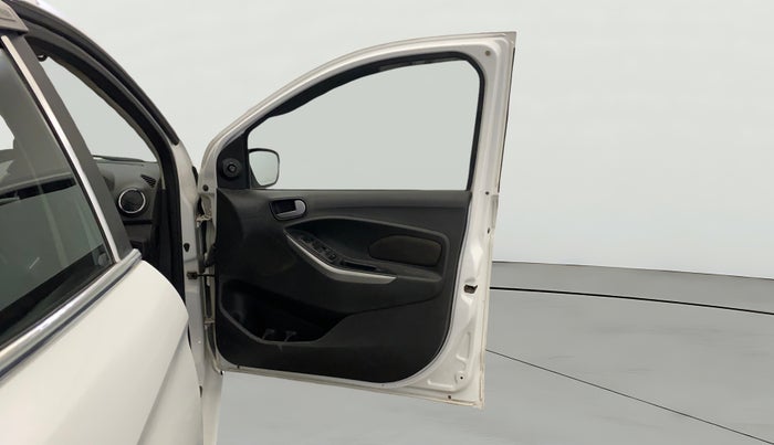 2018 Ford New Figo TITANIUM 1.2 PETROL MT, Petrol, Manual, 38,175 km, RHS Front Door