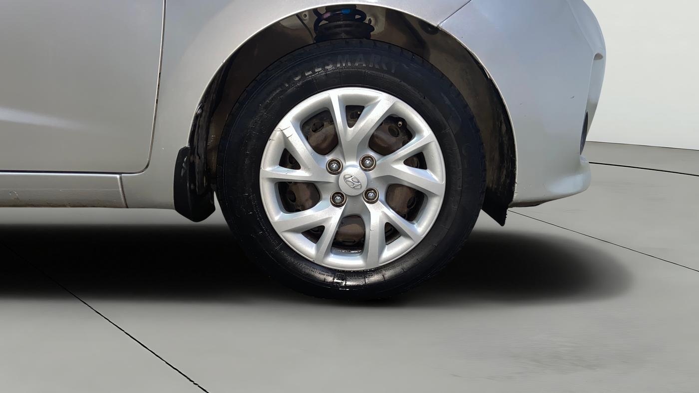 2018 Hyundai Grand i10 MAGNA AT 1.2 KAPPA VTVT, CNG, Automatic, 57,020 km, Right Front Wheel