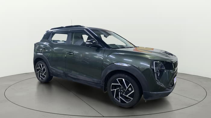 2025 Mahindra XUV 3XO AX7L 1.2 Petrol AT, Petrol, Automatic, 10,399 km, Right Front Diagonal