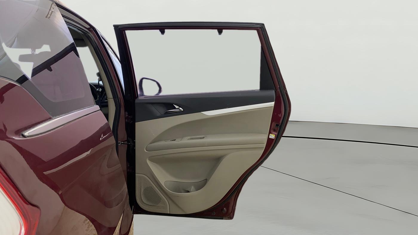2018 Mahindra MARAZZO M8 7 STR, Diesel, Manual, 84,153 km, RHS Rear Door