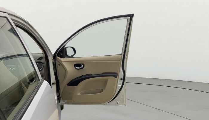 2013 Hyundai i10 SPORTZ 1.1, CNG, Manual, 60,028 km, RHS Front Door