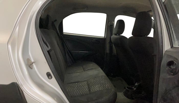 2015 Toyota Etios CROSS 1.2 G, CNG, Manual, 64,189 km, Right Side Rear Door Cabin