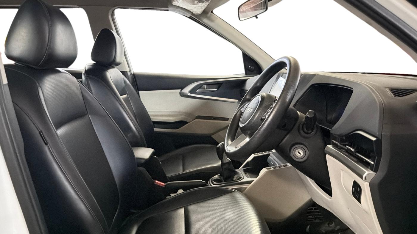 2022 KIA CARENS PREMIUM 1.4 PETROL 7 STR, Petrol, Manual, 73,837 km, Right Side Front Door Cabin