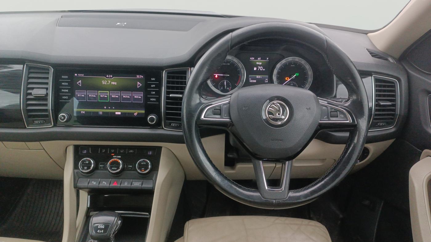 2017 Skoda Kodiaq STYLE 2.0 TDI 4X4 AT, Diesel, Automatic, 1,00,397 km, Steering Wheel Close Up