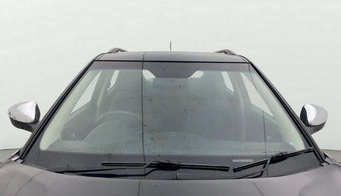 2022 Mahindra XUV300 W8 (O) 1.5 DIESEL, Diesel, Manual, 23,722 km, Front Windshield
