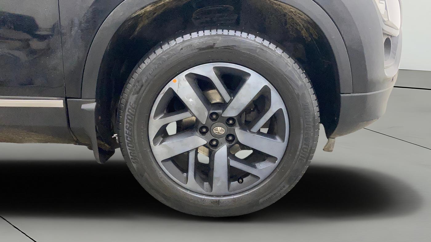2022 Tata Harrier XZA Plus 2.0L Kryotec Halo Dark Edition, Diesel, Automatic, 1,33,989 km, Right Front Wheel