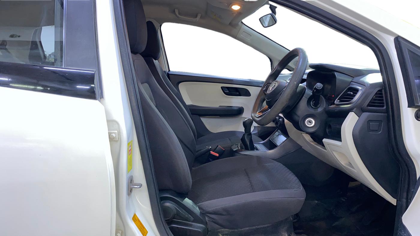 2023 Tata ALTROZ XE CNG, CNG, Manual, 65,622 km, Right Side Front Door Cabin