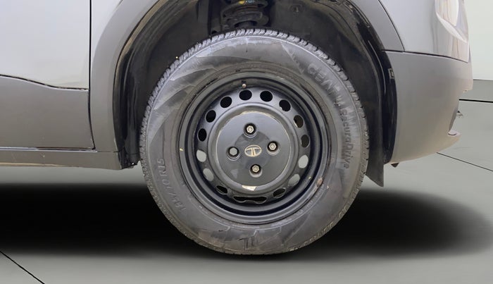 2023 Tata PUNCH PURE RHYTHM PACK MT, Petrol, Manual, 11,579 km, Right Front Wheel