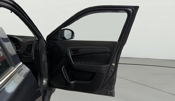 2022 Maruti Vitara Brezza LXI, Petrol, Manual, 39,255 km, RHS Front Door