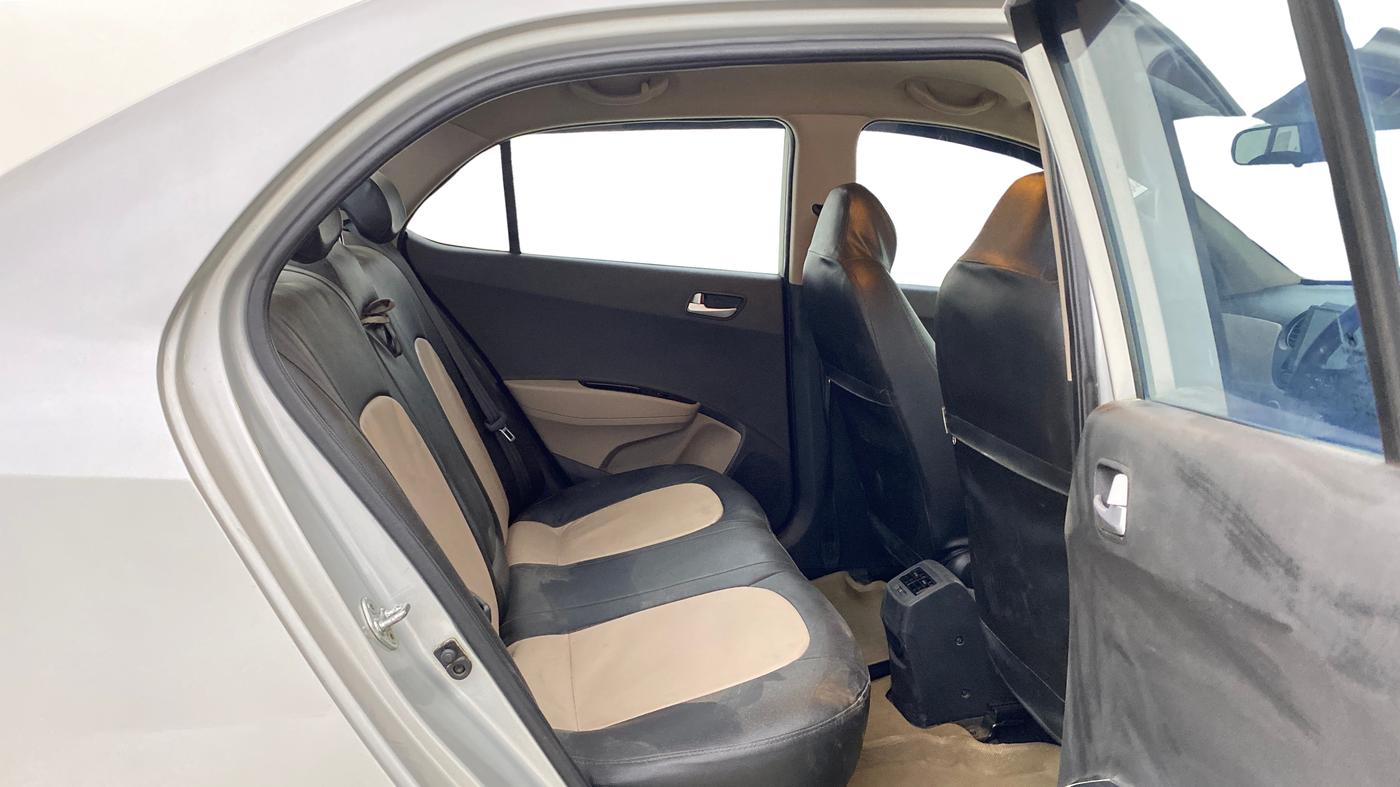 2017 Hyundai Xcent S 1.2, Petrol, Manual, 65,912 km, Right Side Rear Door Cabin