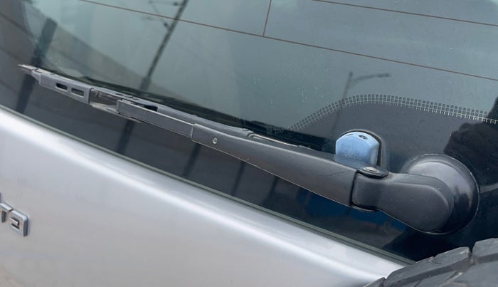 2017 Mahindra TUV300 T10, Diesel, Manual, 1,16,846 km, Rear Wiper