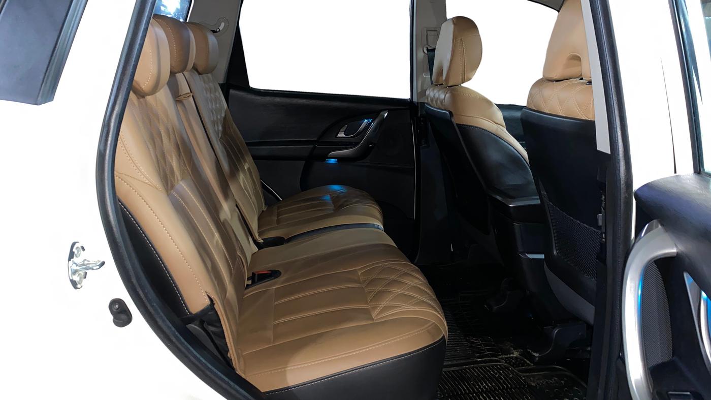 2021 Mahindra XUV500 W7 AT, Diesel, Automatic, 10,547 km, Right Side Rear Door Cabin