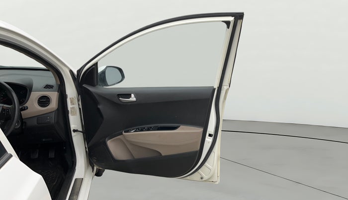 2015 Hyundai Xcent S 1.2, Petrol, Manual, 55,600 km, RHS Front Door