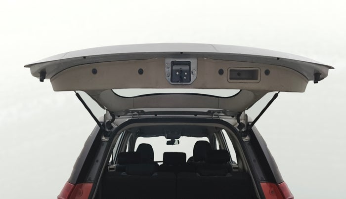 2015 Mahindra XUV500 W8, Diesel, Manual, 86,787 km, Boot Door Open